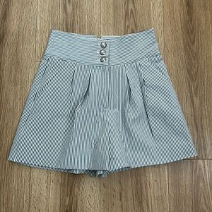 Veronica Beard High Waisted Seersucker Shorts. Size 00